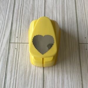 Marvy Uchida Scallop Heart Paper Punch